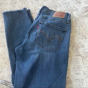 525 Levi’s skinny jeans size 5 great condition 26 “ inseam and 34” long